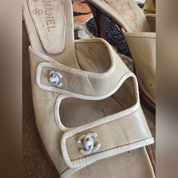 Chanel Vintage Elegant Cream Women's Heels - Picture 15 of 17